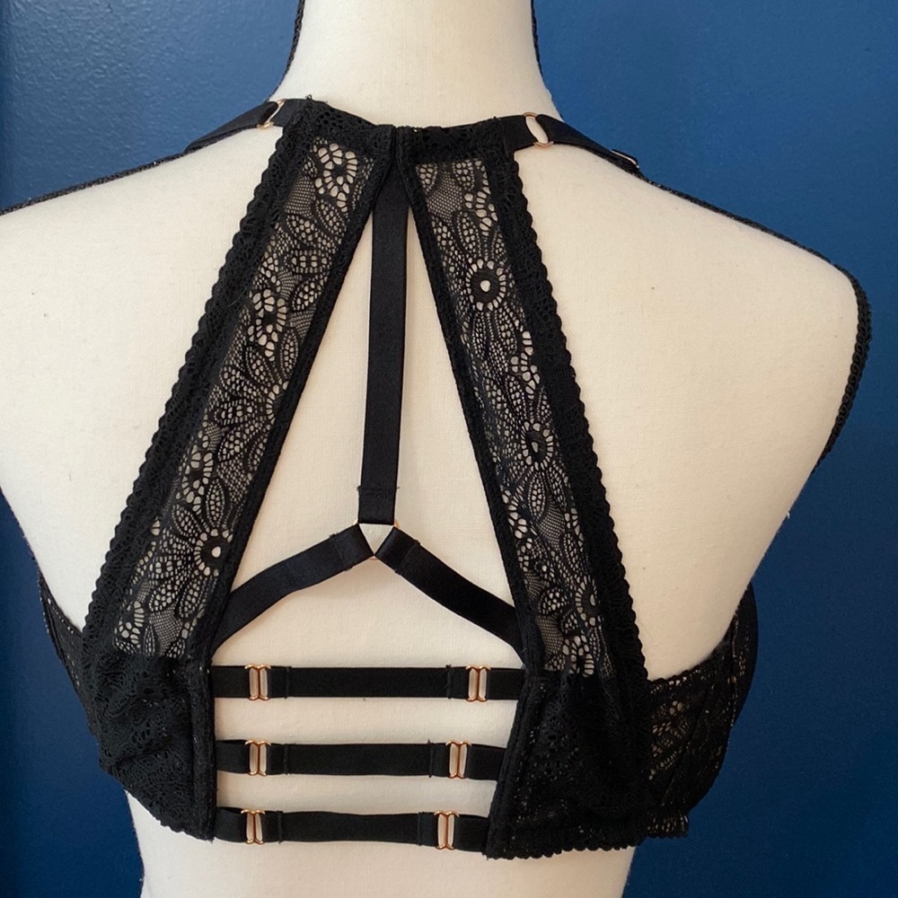 Women’s Black Lace Victoria’s Secret Very Sexy Push Up Racer Back Bra Size 32DD - Picture 5 of 11